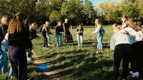 Corinna Peter/Junge Kirche Vorarlberg 260 Maturant*innen waren gemeinsam mit Bischof Benno Elbs und anderen Vertreter*innen der Katholischen Kirche Vorarlberg auf Wallfahrt.